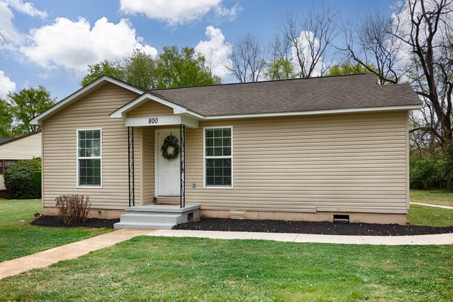 800 Linwood Dr NW in Huntsville, AL - Building Photo - Building Photo