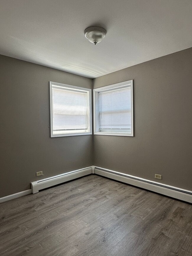 6011 W Gunnison St in Chicago, IL - Building Photo - Building Photo