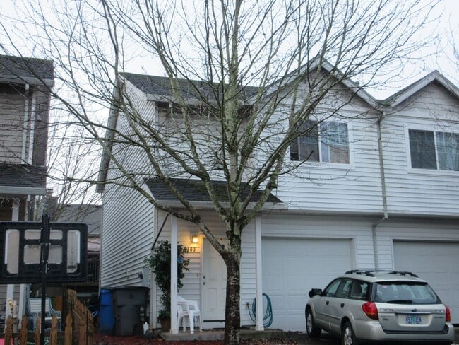 property at 6103 NE 33rd Cir