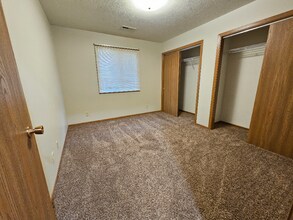 111 5th Ave in Holdrege, NE - Building Photo - Building Photo