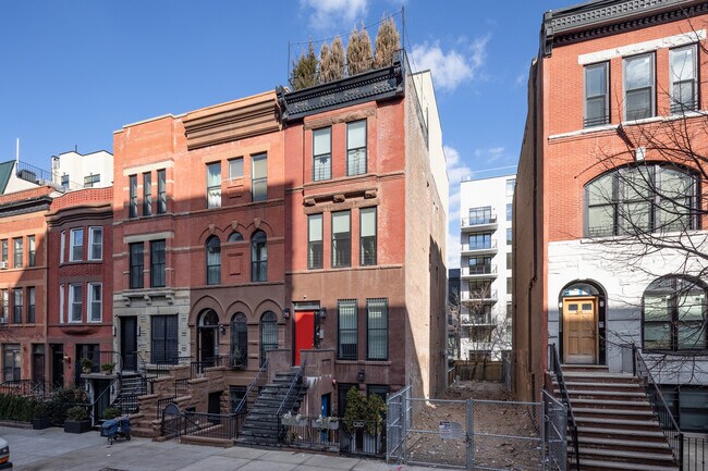 315 W 112th St in New York, NY - Building Photo - Primary Photo