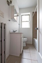 222 E 109th St Chicago, IL 60628 in Chicago, IL - Foto de edificio - Building Photo