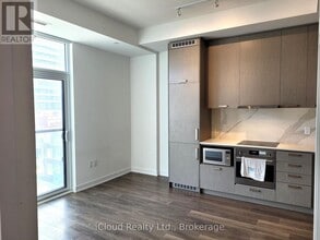 10 Honeycrisp Cres in Vaughan, ON - Building Photo - Building Photo