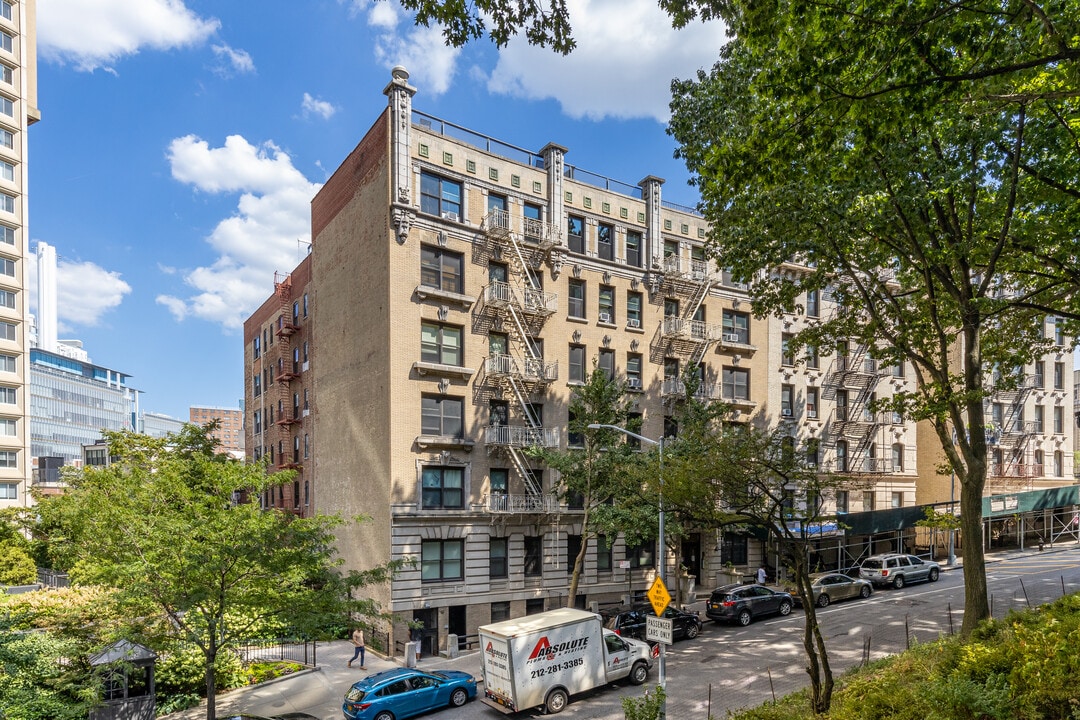 552 Riverside Dr in New York, NY - Building Photo