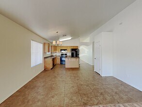 16200 W Mauna Loa Ln in Surprise, AZ - Foto de edificio - Building Photo