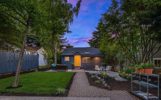 4258 33rd Ave W in Seattle, WA - Building Photo