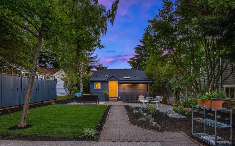 4258 33rd Ave W in Seattle, WA - Foto de edificio