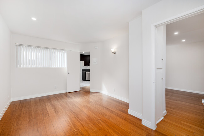 Berendo Apartments in Los Angeles, CA - Foto de edificio - Interior Photo