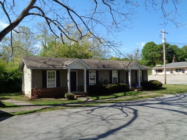 42 Robinson St in Newnan, GA - Building Photo - Building Photo