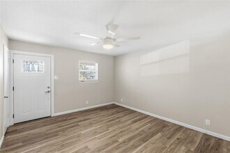 404 Seminole Dr in Austin, TX - Building Photo - Building Photo