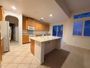 10157 Lofton Way in Elk Grove, CA - Building Photo - Building Photo