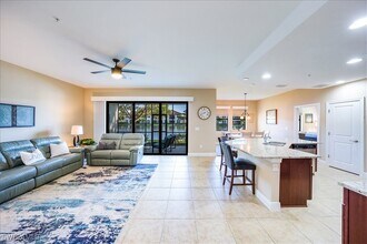 15144 Palmer Lake Cir in Naples, FL - Foto de edificio - Building Photo