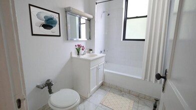 727 W Barry Ave, Unit A3 in Addison, IL - Building Photo - Building Photo