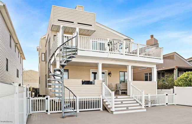 611 W Burk Ave in Wildwood, NJ - Building Photo - Building Photo