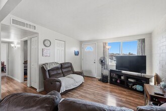 2439 Parkside Dr in Tucson, AZ - Foto de edificio - Building Photo