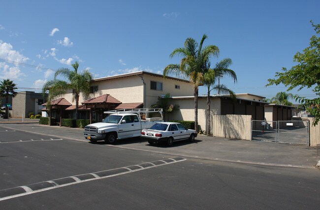 1038-1044 Greenfield Dr in El Cajon, CA - Foto de edificio - Building Photo