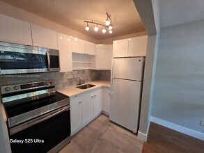 4732 SW 33rd Ave in Fort Lauderdale, FL - Building Photo - Building Photo