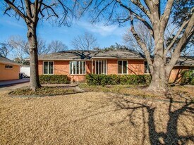 6327 Town Hill Ln in Dallas, TX - Building Photo