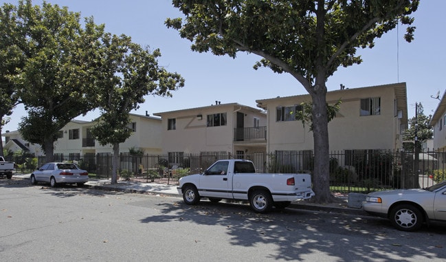 Villa De Rosas Apartments in Anaheim, CA - Building Photo - Building Photo