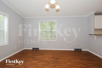 21035 Sweet Blossom Ln in Tomball, TX - Foto de edificio - Building Photo