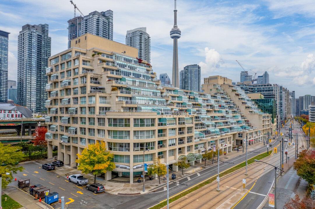 King's Landing in Toronto, ON - Building Photo