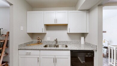Halsey Flats in Louisville, KY - Building Photo - Building Photo