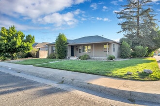 1301 S Lee Ave in Lodi, CA - Building Photo - Building Photo