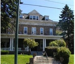 911 N 63rd St in Philadelphia, PA - Building Photo