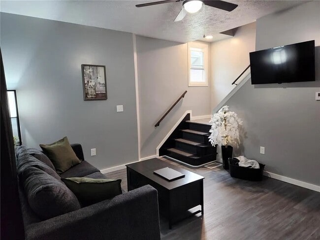637 Bell St, Unit 637