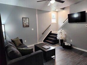 637 Bell St, Unit 637 in New Kensington, PA - Foto de edificio - Building Photo