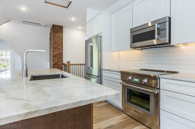 63 Park St-Unit -2 in Montclair, NJ - Building Photo - Building Photo