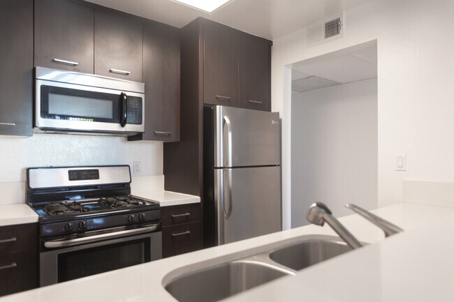 1823 Grace in Hollywood, CA - Building Photo - Interior Photo