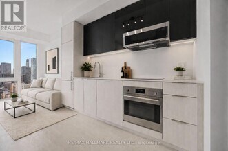 308 Jarvis St in Toronto, ON - Building Photo - Building Photo