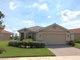 3449 Crosswater Dr in North Fort Myers, FL - Building Photo