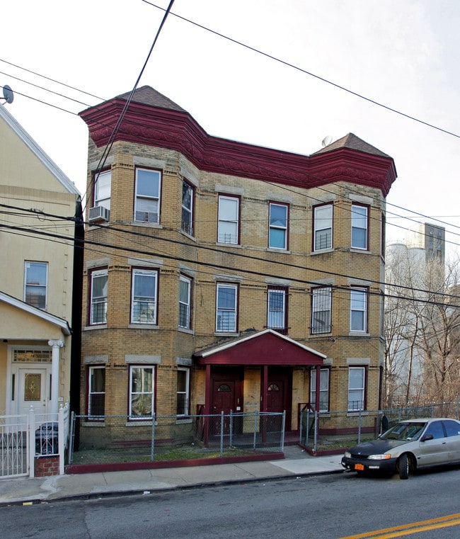 183-185 Buena Vista Ave in Yonkers, NY - Building Photo - Building Photo