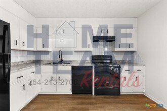 1005 Eastside Dr in Killeen, TX - Building Photo - Building Photo