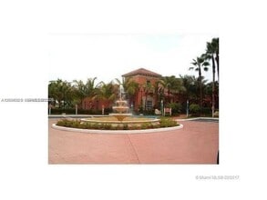 8290 Lake Dr in Doral, FL - Building Photo - Building Photo