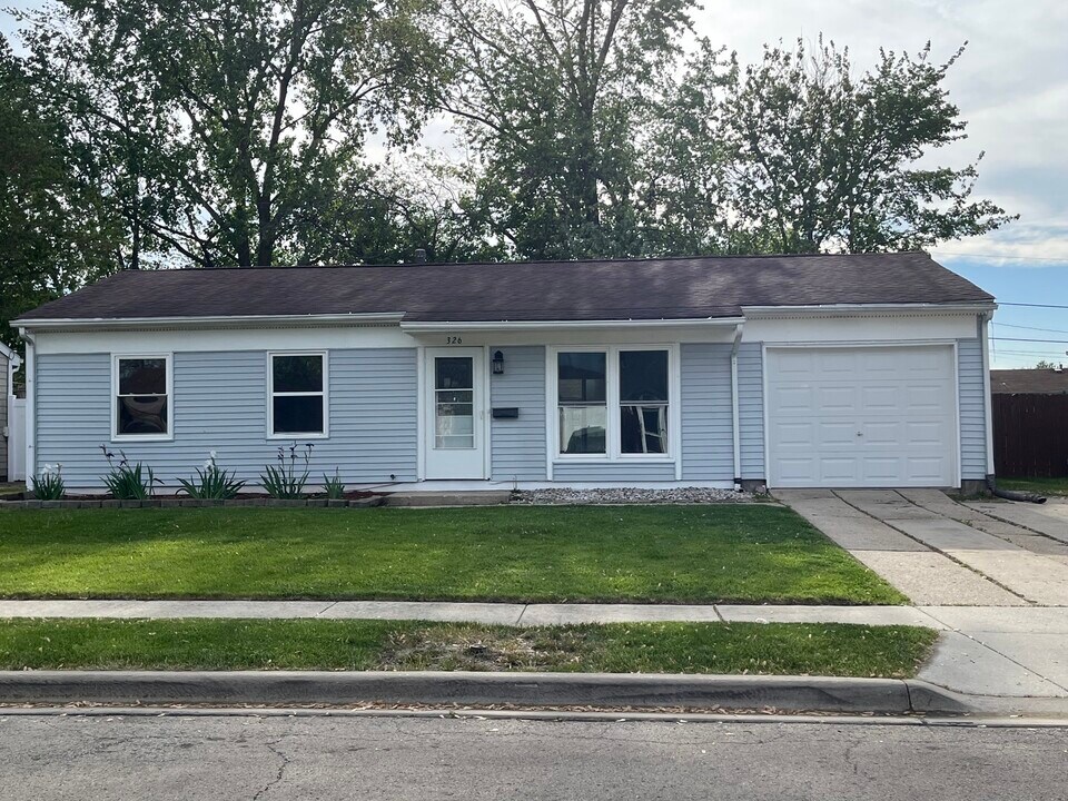 326 Macon Ave in Romeoville, IL - Building Photo