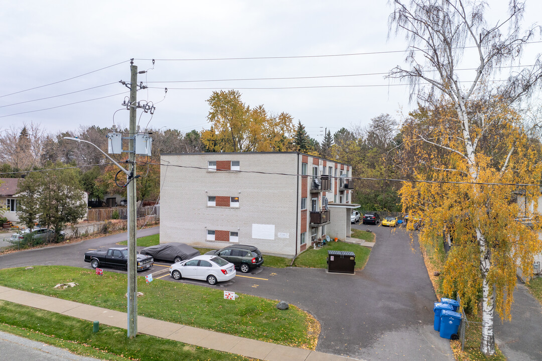 1455 Byron St S in Whitby, ON - Building Photo