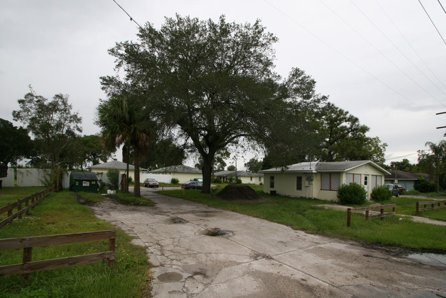 2339 Mango Ave in Sarasota, FL - Foto de edificio - Building Photo