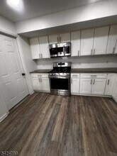 81-83-83 Hawthorne Ave, Unit 3 in Newark, NJ - Building Photo - Building Photo