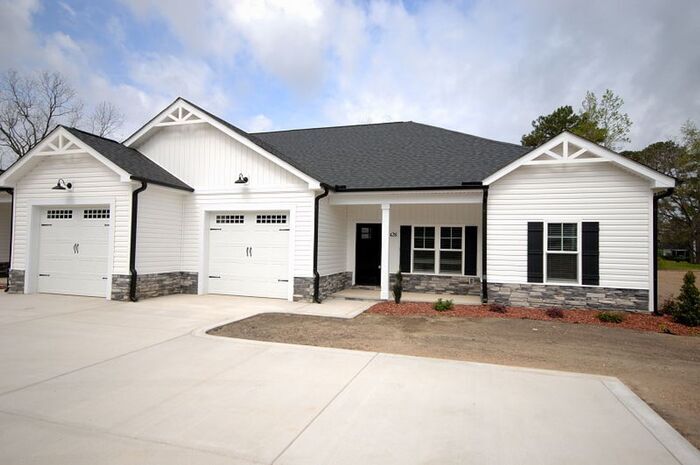 428 S Center St in Princeton, NC - Building Photo