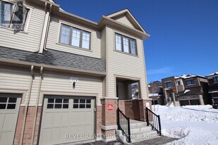 1372 Canfield St in Oshawa, ON - Building Photo