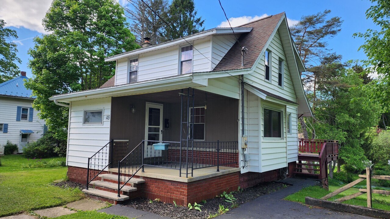45 Lexington Ave in Salamanca, NY - Building Photo