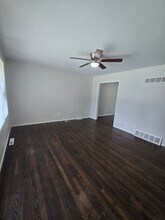 8004 E 91 St in Kansas City, MO - Building Photo - Building Photo