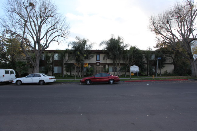 Reseda Garden Apartments in Reseda, CA - Building Photo - Building Photo