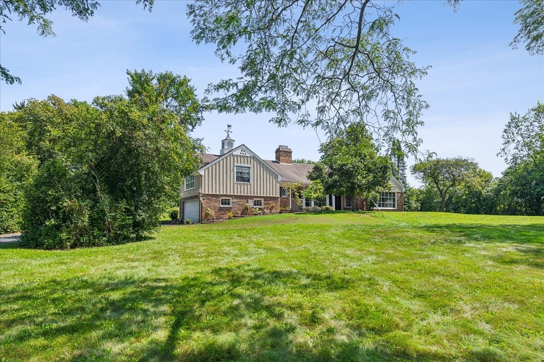 303 Butler Dr in Lake Forest, IL - Foto de edificio