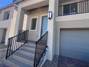 7394 Pioneer Way in Las Vegas, NV - Building Photo - Building Photo