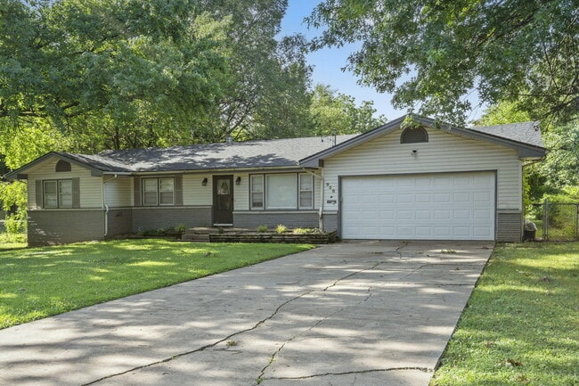 property at 938 E Lindberg St