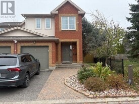 159 Kinross Private in Ottawa, ON - Building Photo